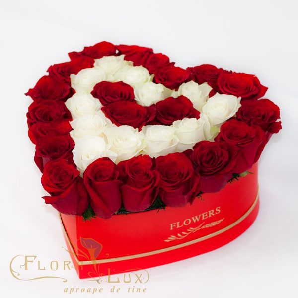 cutie cu flori inima